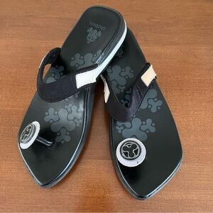 Okobos Paloma Flip Flops Black White